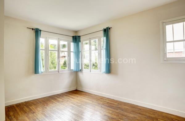 Calme et lumière pour cette maison1950 de 115m2  avec vue sur Paris