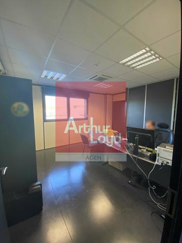 Local commercial de grande surface à vendre avec foncier important et potentiel de division