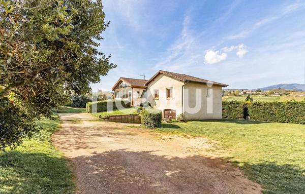 Maison avec vue et beau potentiel sur 2047 m² de terrain clos