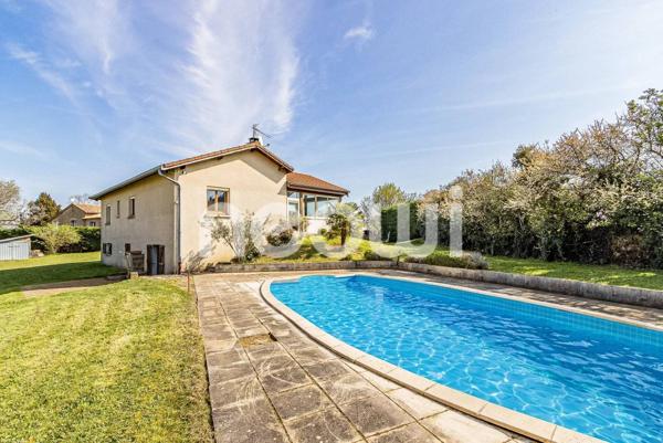 Maison avec vue et beau potentiel sur 2047 m² de terrain clos