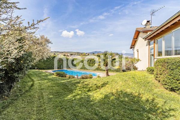 Maison avec vue et beau potentiel sur 2047 m² de terrain clos