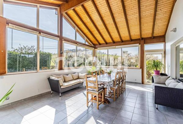 Maison avec vue et beau potentiel sur 2047 m² de terrain clos