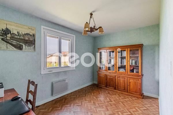 Maison avec vue et beau potentiel sur 2047 m² de terrain clos