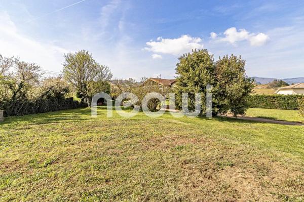 Maison avec vue et beau potentiel sur 2047 m² de terrain clos