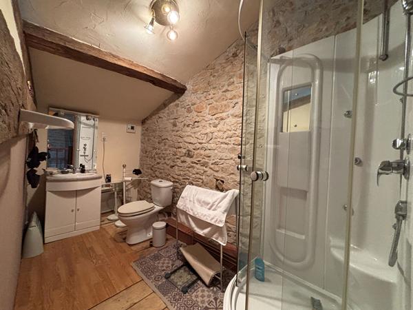 Maison de Caractère de Trois Chambres avec Jardin et Grange Champagne mouton