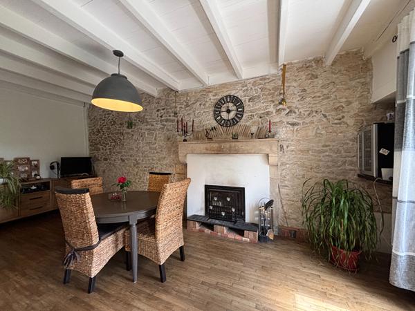 Maison de Caractère de Trois Chambres avec Jardin et Grange Champagne mouton