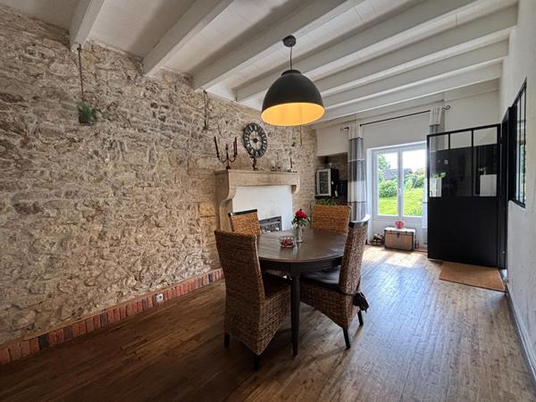 Maison de Caractère de Trois Chambres avec Jardin et Grange Champagne mouton
