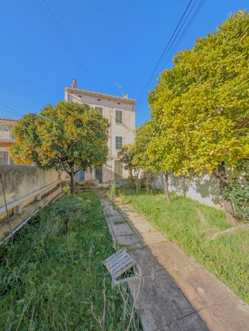 Charmante maison à rafraichir avec jardin arboré