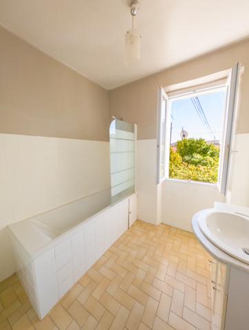 Charmante maison à rafraichir avec jardin arboré