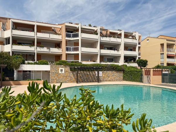 T4 Carqueiranne magnifique vue mer résidence sécurisée avec piscine