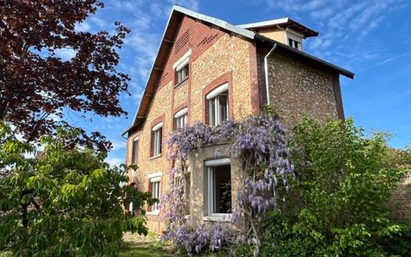 Maison à vendre    8 pièces • 150 m2 Oissel