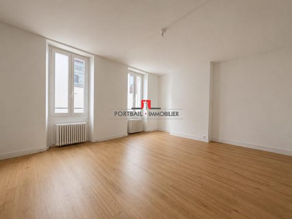 APPARTEMENT 3 PIECES LUMINEUX ET SPACIEUX AVEC TERRASSE