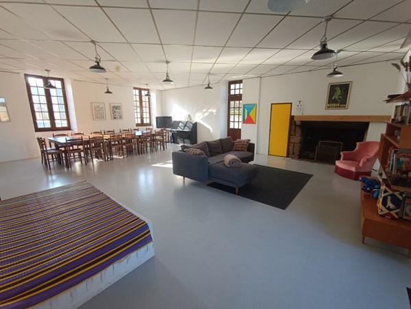 Immeuble commercial - Salles-Curan Salles curan