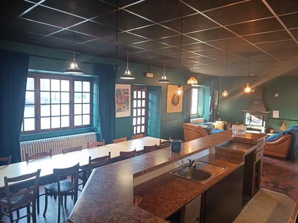 Immeuble commercial - Salles-Curan Salles curan