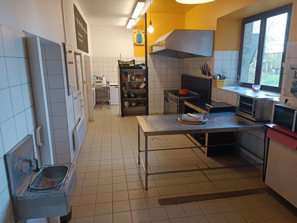 Immeuble commercial - Salles-Curan Salles curan