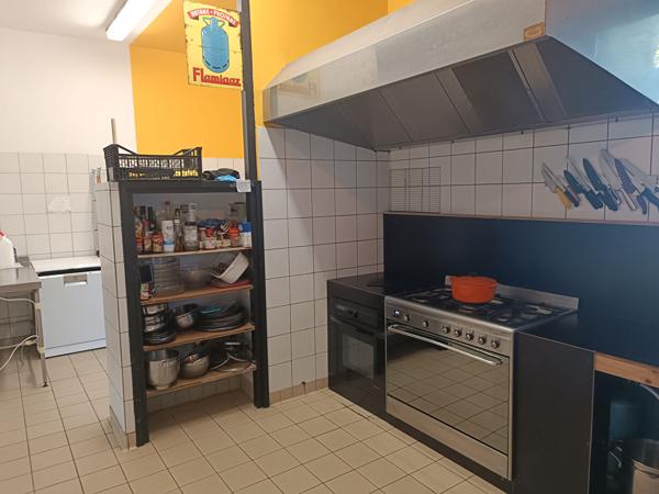 Immeuble commercial - Salles-Curan Salles curan