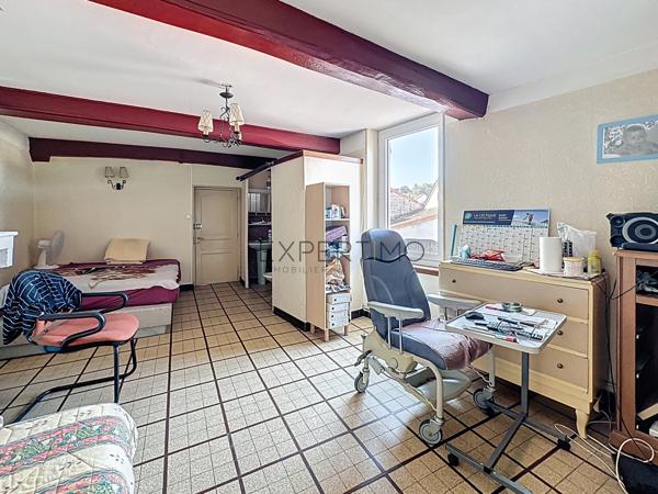 Laives (71240) Spécial investisseurs : grande maison avec potentiel de division à Laives