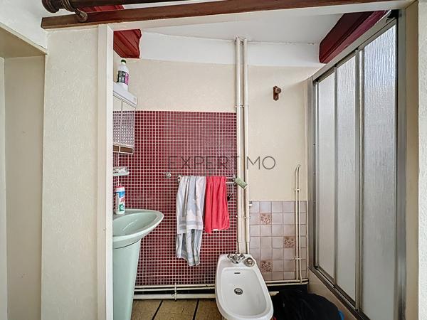 Laives (71240) Spécial investisseurs : grande maison avec potentiel de division à Laives