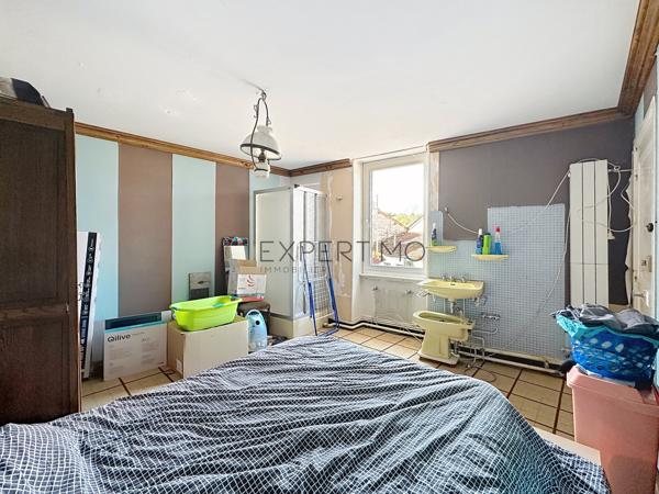 Laives (71240) Spécial investisseurs : grande maison avec potentiel de division à Laives