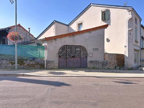 Laives (71240) Spécial investisseurs : grande maison avec potentiel de division à Laives