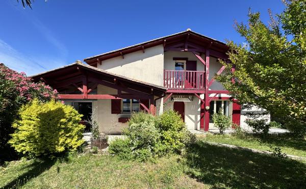 LA TESTE DE BUCH proche centre ! Maison 5 pièces de 135 m2, parcelle de 871 m2, piscine et garage !