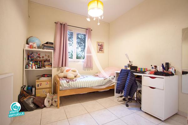 VILLENEUVE LES MAGUELONE - MAISON INDIVIDUELLE - PLAIN PIED - T5 - 112 M2 - 3 CHAMBRES - 1 BUREAU - PISCINE HORS SOL - TERRAIN DE 450 M2 ENVIRON - 5 MINUTES À PIED DU CENTRE.