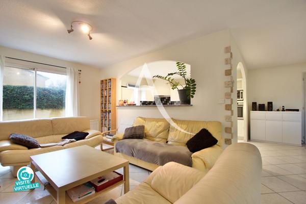 VILLENEUVE LES MAGUELONE - MAISON INDIVIDUELLE - PLAIN PIED - T5 - 112 M2 - 3 CHAMBRES - 1 BUREAU - PISCINE HORS SOL - TERRAIN DE 450 M2 ENVIRON - 5 MINUTES À PIED DU CENTRE.