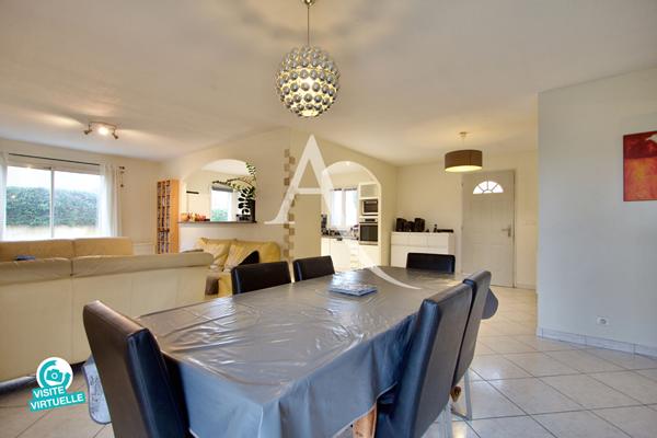 VILLENEUVE LES MAGUELONE - MAISON INDIVIDUELLE - PLAIN PIED - T5 - 112 M2 - 3 CHAMBRES - 1 BUREAU - PISCINE HORS SOL - TERRAIN DE 450 M2 ENVIRON - 5 MINUTES À PIED DU CENTRE.