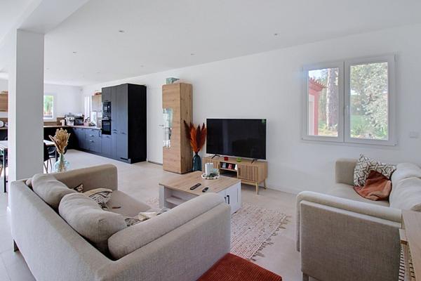 A VENDRE ! Villa neuve 5 chambres de 140 m² avec piscine et garage - VIDAUBAN
