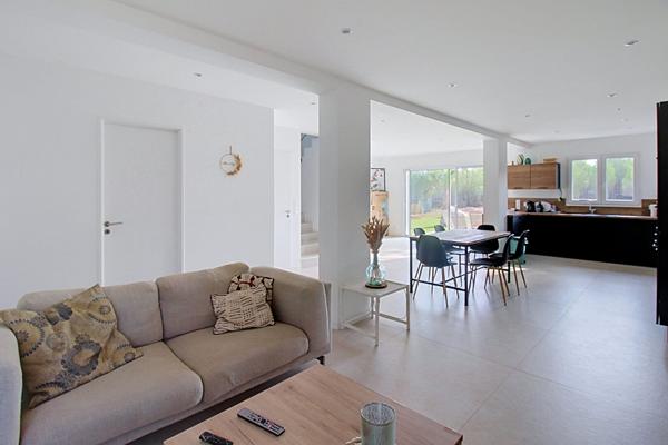 A VENDRE ! Villa neuve 5 chambres de 140 m² avec piscine et garage - VIDAUBAN
