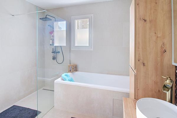 A VENDRE ! Villa neuve 5 chambres de 140 m² avec piscine et garage - VIDAUBAN