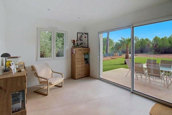 A VENDRE ! Villa neuve 5 chambres de 140 m² avec piscine et garage - VIDAUBAN