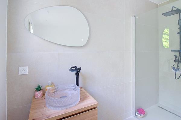 A VENDRE ! Villa neuve 5 chambres de 140 m² avec piscine et garage - VIDAUBAN