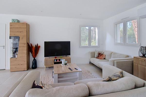 A VENDRE ! Villa neuve 5 chambres de 140 m² avec piscine et garage - VIDAUBAN