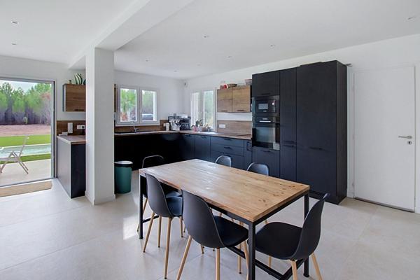 A VENDRE ! Villa neuve 5 chambres de 140 m² avec piscine et garage - VIDAUBAN