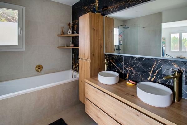 A VENDRE ! Villa neuve 5 chambres de 140 m² avec piscine et garage - VIDAUBAN