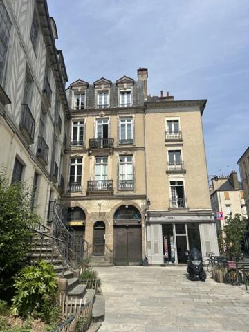BEAU STUDIO REFAIT A NEUF DE 27M2 EN PLEIN CENTRE VILLE DE RENNES