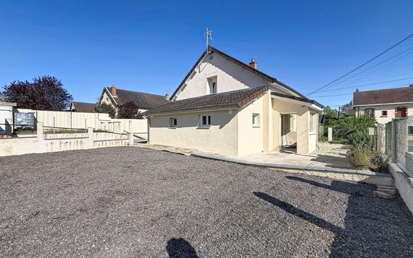 Maison à vendre    3 pièces •  Montceau-les-Mines