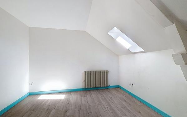 Maison à vendre    3 pièces •  Montceau-les-Mines