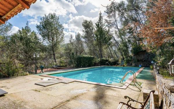 Maison à vendre 5 pièces AURIOL (13)