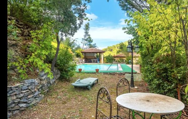 Maison à vendre 5 pièces AURIOL (13)