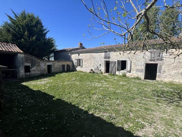 Maison à vendre |  Saint-Même-les-Carrières |  2 pièces | 54 m²