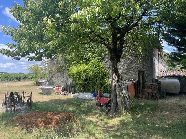 Maison à vendre |  Saint-Même-les-Carrières |  2 pièces | 54 m²