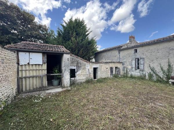 Maison à vendre |  Saint-Même-les-Carrières |  2 pièces | 54 m²