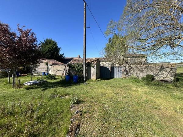 Maison à vendre |  Saint-Même-les-Carrières |  2 pièces | 54 m²