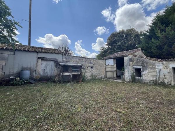 Maison à vendre |  Saint-Même-les-Carrières |  2 pièces | 54 m²