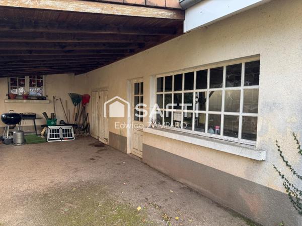 Toute de plain-pied !  Ses plus : studio indépendant , atelier & grange