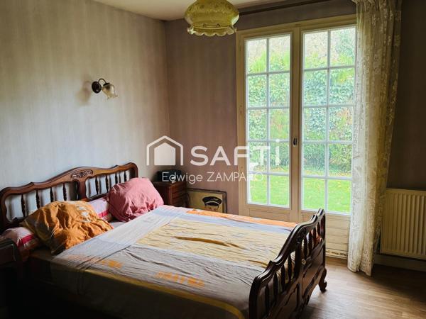 Toute de plain-pied !  Ses plus : studio indépendant , atelier & grange