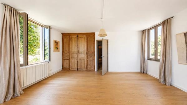 Vente                                                      Maison
                        
                     9 pièces                      254 m2                     à Cazals