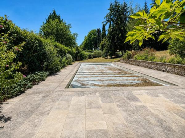 Vente                                                      Maison
                        
                     9 pièces                      254 m2                     à Cazals